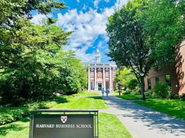 卓信速配 学者：特朗普搞翻哈佛是政治因素 反智主义与精英对决